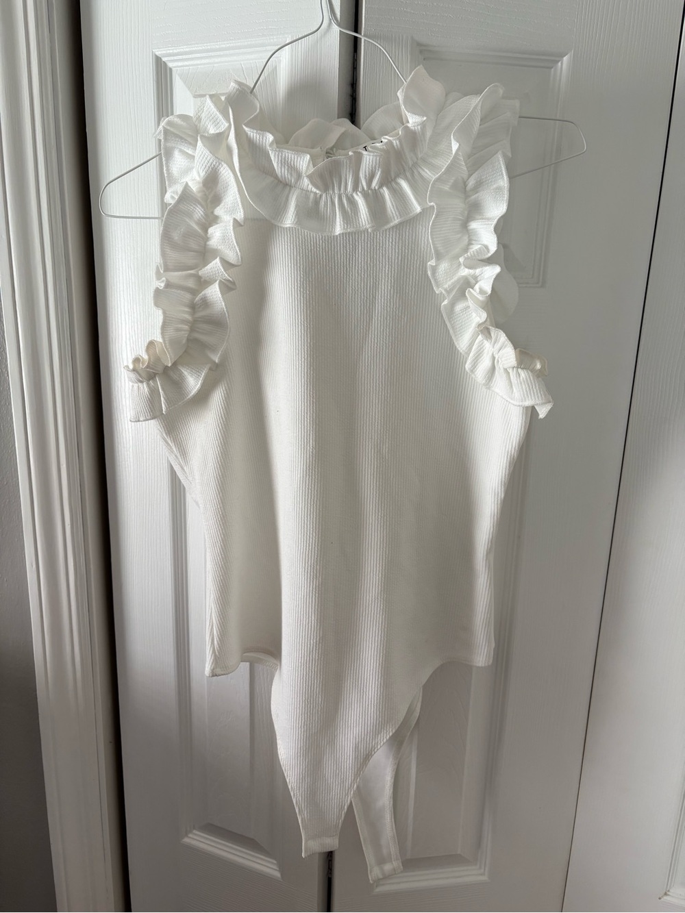 TCEC White Ruffled Sleeveless Ribbed Bodysuit